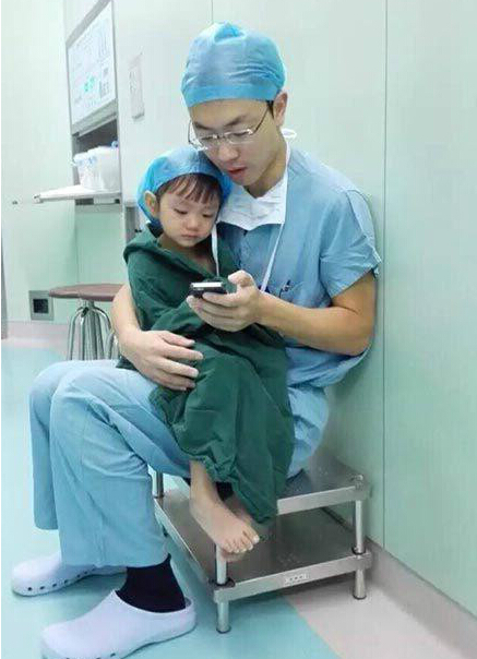 富宇大門鎖_醫生哄小蘿莉 富宇大門鎖_醫生哄小蘿莉