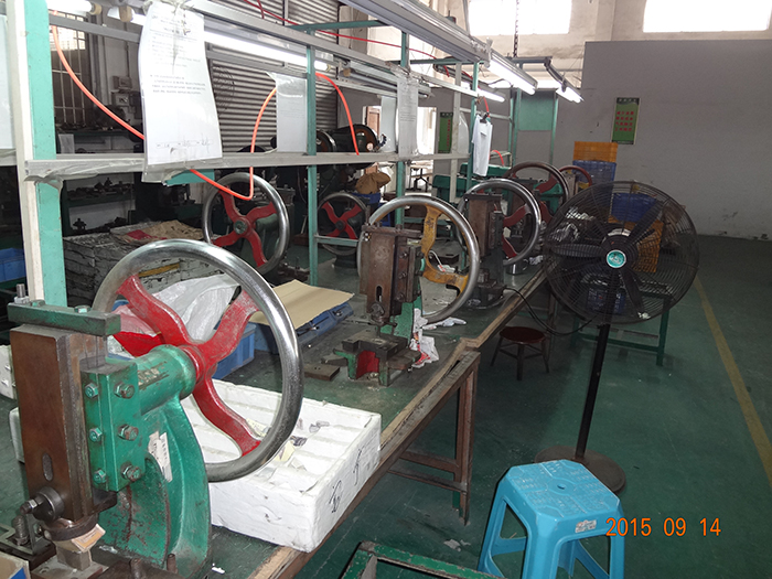 推拉門(mén)鎖車(chē)間一角